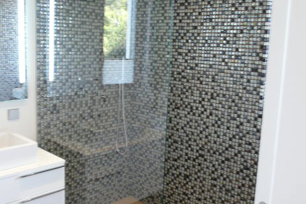 Architect Mallorca Complete renovation spacious bathroom with glass shower with glass mosaic tiles, Port Andratx 1