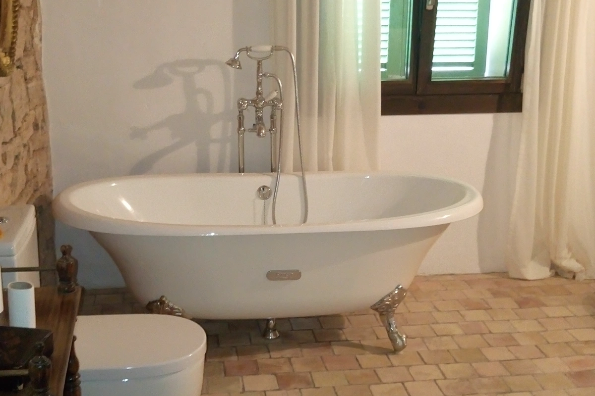 Bathtub, Santanyi