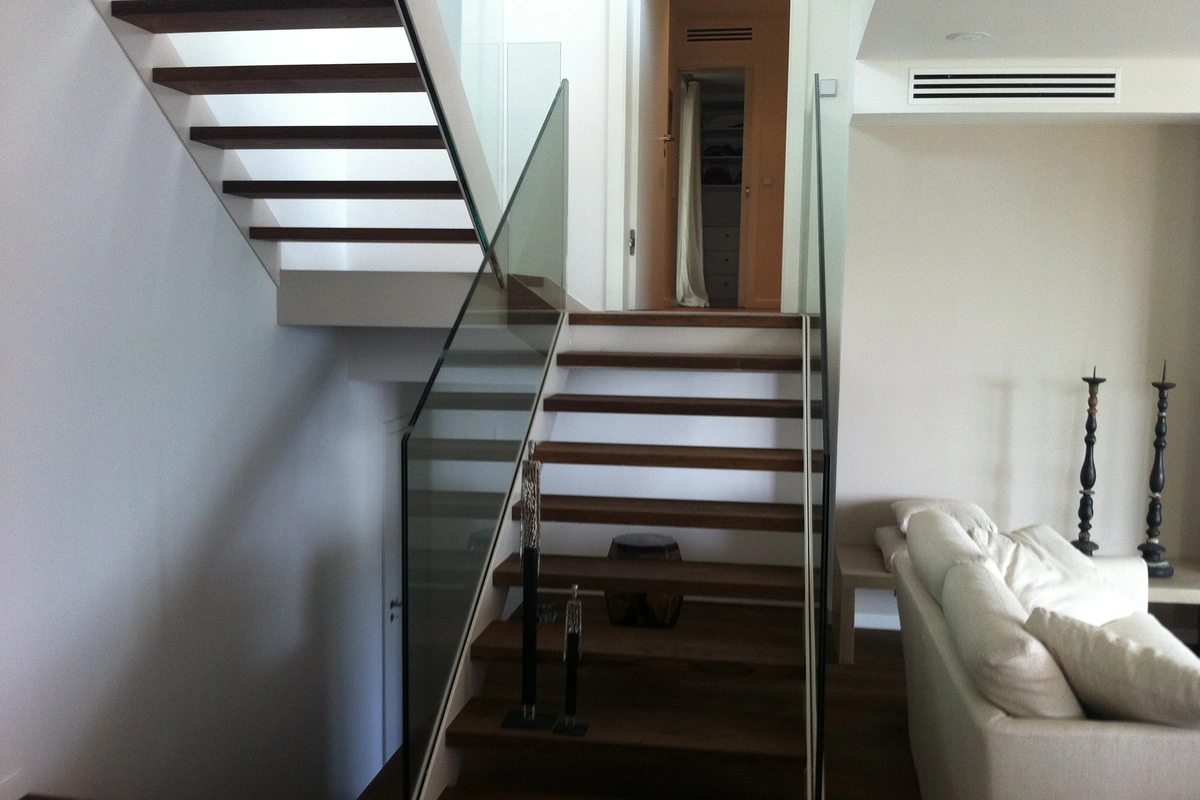 Architect Mallorca staircase glass with wooden steps, Port Andratx 1